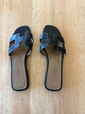 HERMÈS ORAN SANDALS BLACK